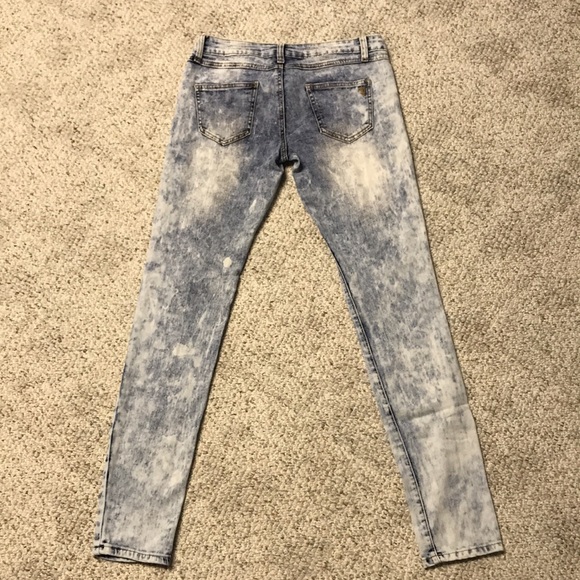 VIP Distressed Jeans ! - Picture 6 of 7